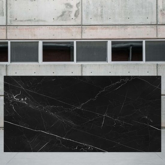 Losa de gran formato Arklam Negro Marquina para encimeras personalizadas en Málaga.