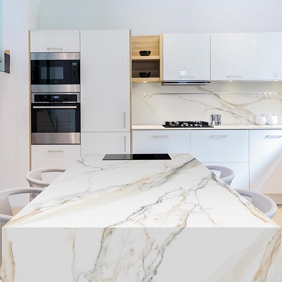 Encimera Arklam Atlantis Gold en Isla de Cocina Moderna