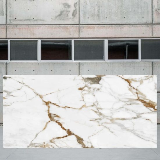 Losa grande de encimera Arklam Calacatta Gold, material duradero porcelánico con vetas doradas para instalaciones en Málaga