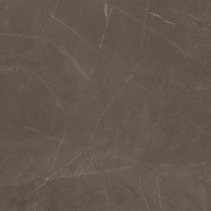 Textura detallada de superficie sinterizada Arklam Pulpis Natural Silk marrón para encimeras en Málaga.