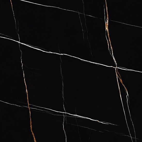 Textura detallada de superficie sinterizada Arklam Sahara Noir negra con vetas doradas para encimeras en Málaga.