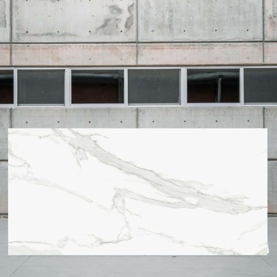 Losa de gran formato Arklam Estatuario para encimeras a medida en Málaga.