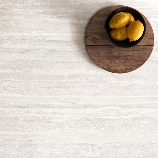 Encimera Arklam Nativa White Natural 12 mm decorada con limones para cocinas en Málaga.