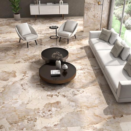 Suelo y revestimiento Arklam Patagonia Gold en sala de estar moderna con mobiliario beige para diseños en Málaga.