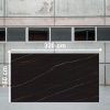 Losa grande de Blaker Luxury Black 320x160 cm negra con vetas doradas en almacén industrial.