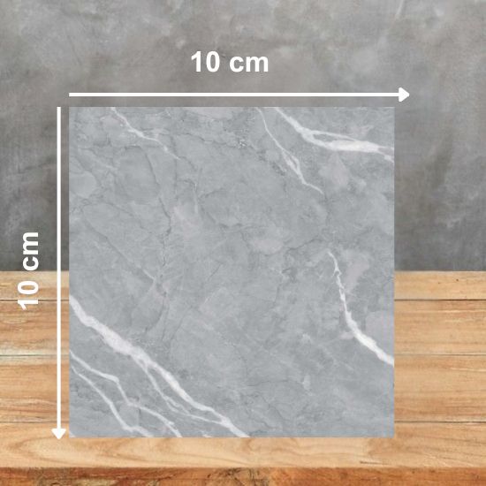 Muestra 10x10 cm de Blaker Total Boreal Grey gris con vetas blancas sobre fondo gris.