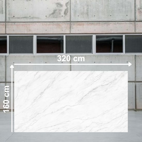 Superficie completa de Venux Calacatta Classic blanca con vetas grises horizontales en patrón mármol natural.