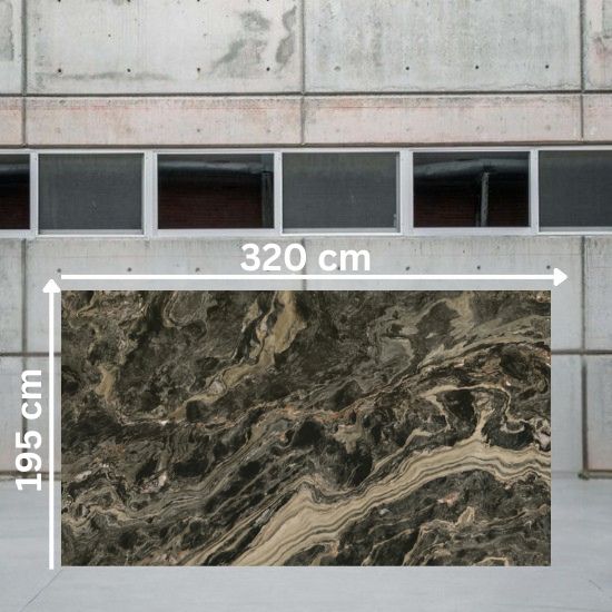 Losa jumbo de Cuarcita Verde Amazona de 320 x 195 cm con vetas beige y crema sobre fondo verde oscuro