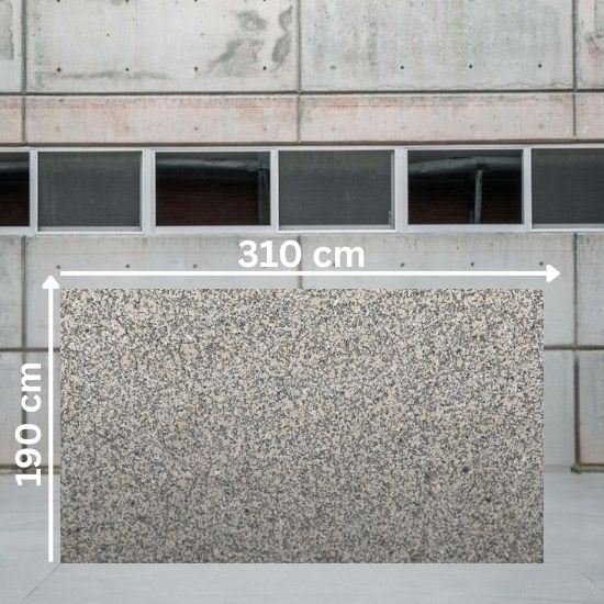 Losa jumbo de Granito Crema Julia de 310 x 190 cm con motas negras y grises