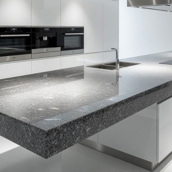 Canto pulido del Granito Gris Quintana, granito gris con motas blancas y negras