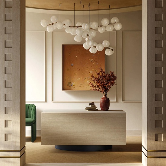 Consola o mueble auxiliar en Sapienstone Travessa efecto Travertino Romano en salón elegante con lámpara de diseño