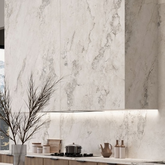 alpicadero y encimera en porcelánico Techlam Delta en cocina moderna