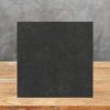 Muestra 10 x 10 cm de porcelánico Techlam Pierre Bleue negro antracita