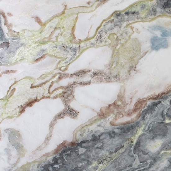 Cuarcita Terra Opalo detalle textura blanca con vetas verdes, grises y marrones