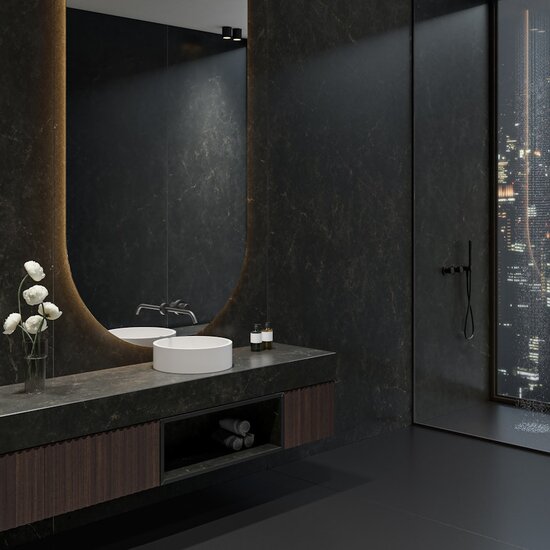 Baño de diseño con pared y encimera ÉCLOS Phantome negro con vetas doradas