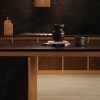 Isla de cocina con encimera ÉCLOS Phantome negro y base de madera
