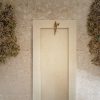Pared o puerta con superficie ÉCLOS Sandr crema y grifo dorado