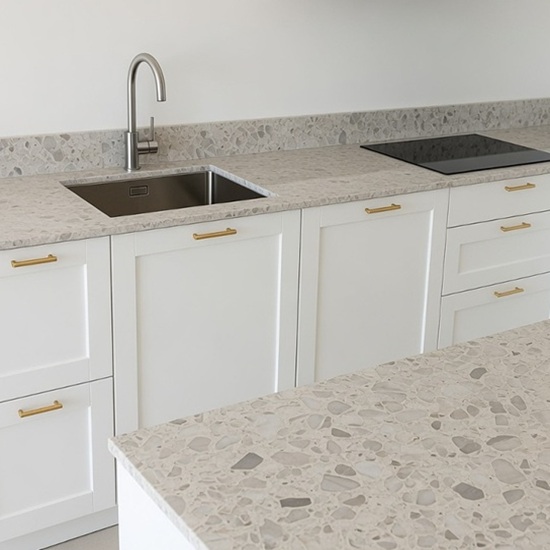 White terrazzo kitchen worktop installed in Estepona home by Encimeras Málaga