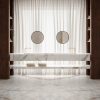Baño moderno con doble lavabo y paredes book-matched en Ascale Aura Lux White