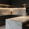 Isla de cocina con encimera de Cuarzo Malvasia en cocina moderna de tonos oscuros