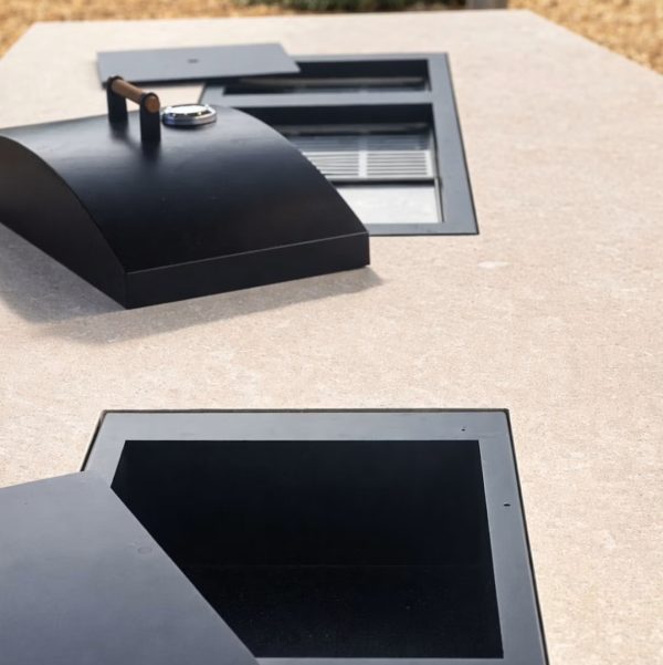 Encimera Dekton Avorio en cocina exterior con barbacoa