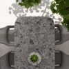 Mesa de jardín con tapa Dekton Ceppo rodeada de vegetación