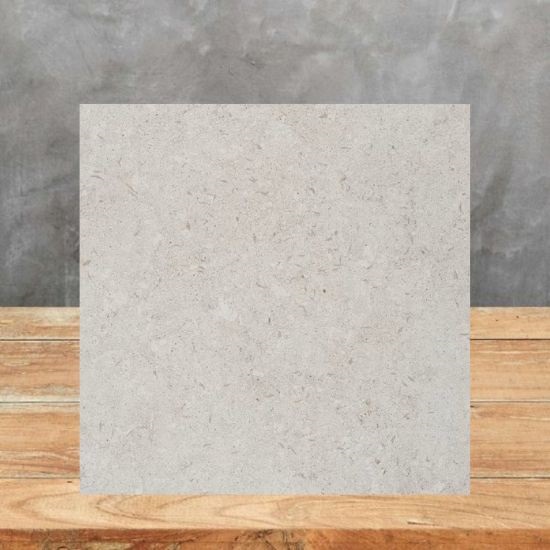 Muestra Dekton Nebbia sobre madera con fondo hormigón