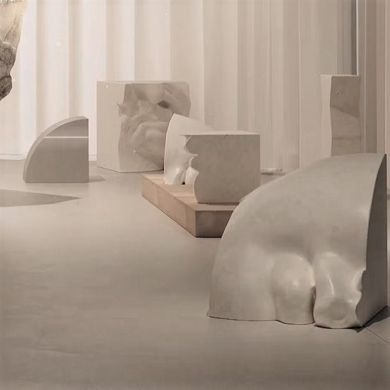 Bloques decorativos de Dekton Nebbia en exposición